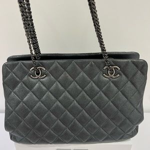 Authentic Chanel shoulder bag, charcoal gray quilted leather with metal chain